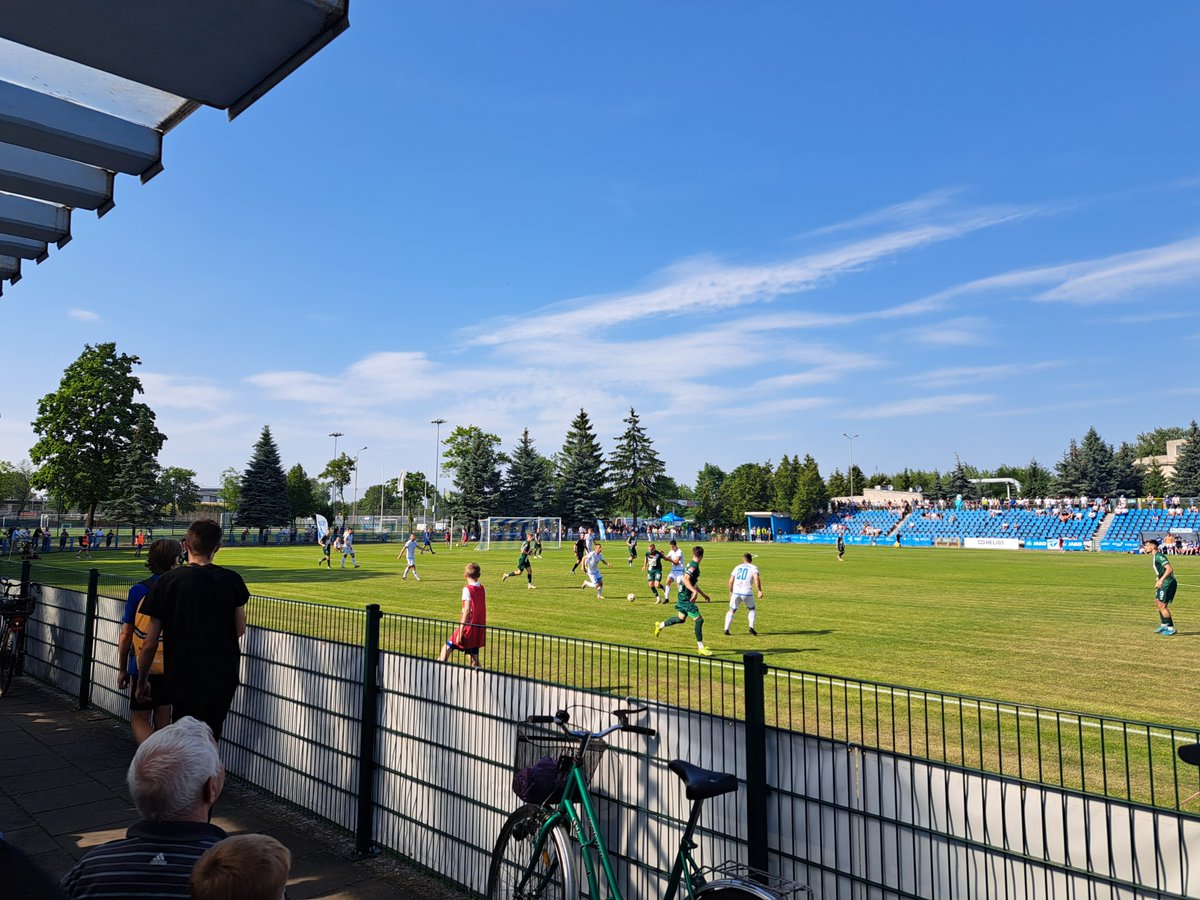 Błękitni Stargard przegrywają 0:2 z Olimpią Grudziądz w 1. meczu baraży o 2. ligę. Szkoda, bo do czerwonej kartki był to wyrównany mecz, stargardzianie mieli swoje szanse. W rewanżu potrzebują zatem cudu.