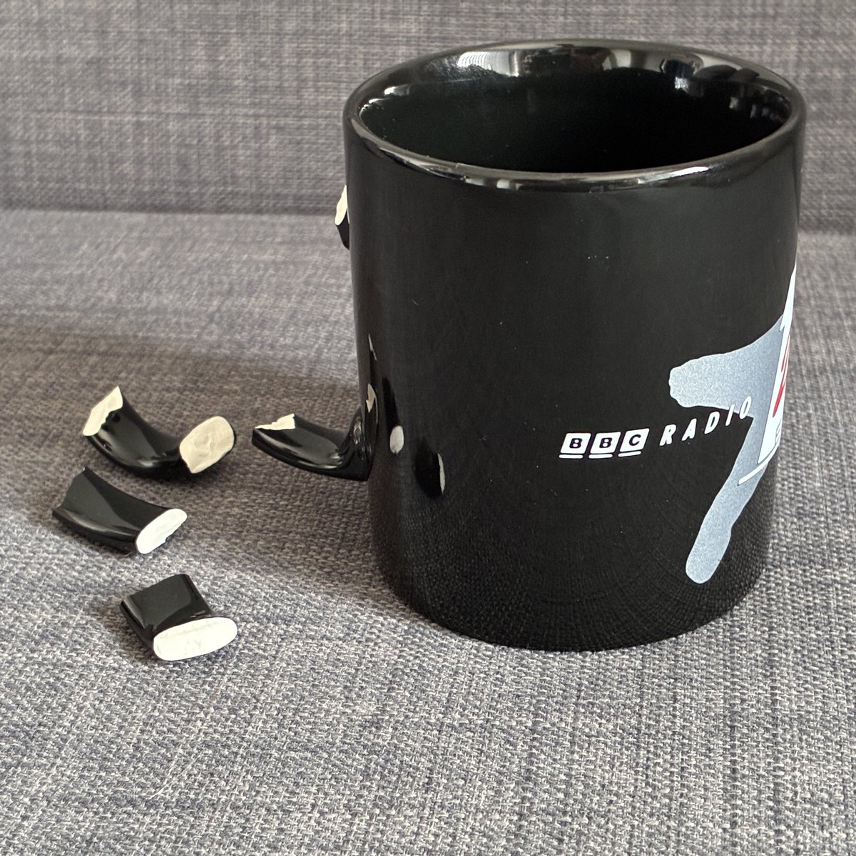 Anorak Attic (@anorakattic) on Twitter photo When the excitement of new radio mug delivery day turns to disaster…😱😭🙈
<a href="/RadioMugs/">RadioMugsUK</a> #showusyourbrokenmugs When the excitement of new radio mug delivery day turns to disaster…😱😭🙈
<a href="/RadioMugs/">RadioMugsUK</a> #showusyourbrokenmugs