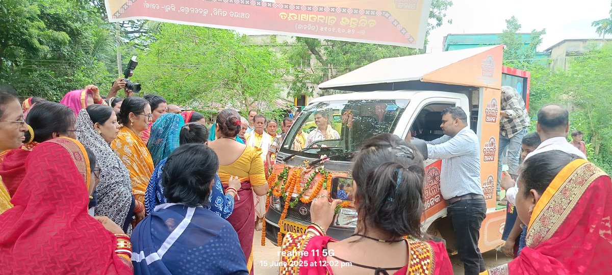 Bikash Bahaan Yatra at Barimunda GP under Bhubaneswar Block
#BarshaEkUpalabdhiAnek
#BikashMela
#BikashBahanYatra
#SamruddhaOdisha
#BikashitaOdisha
#BikashitaOdishaBikashitaBharat
@narendramodi_pmoindia <a href="/cmo_odisha/">CMO Odisha</a> <a href="/ipr_odisha/">I & PR Department, Odisha</a> @prdw_odisha <a href="/DMKhordha/">District Magistrate Khordha</a>