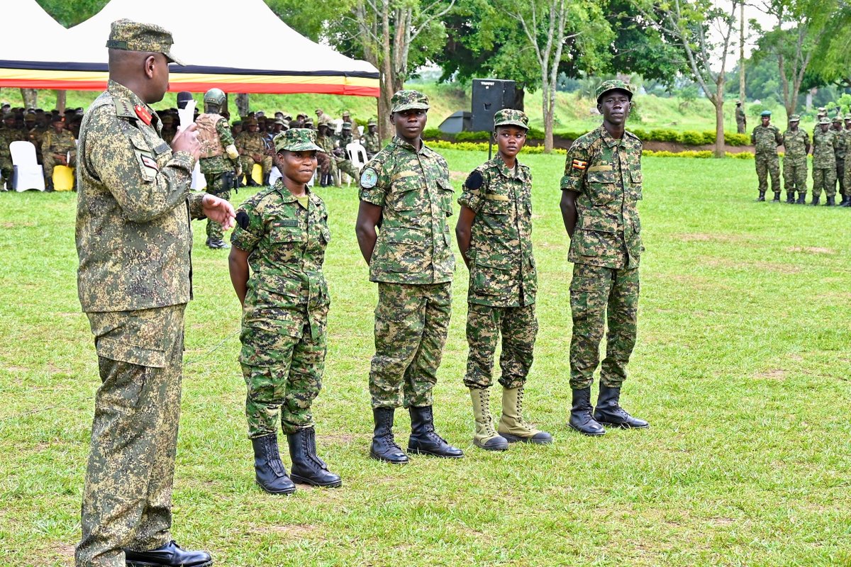 NamubiruRashid9's tweet image. Gen. Muhoozi Kainerugaba (@mkainerugaba) met with UPDF commanders in Gulu to assess operations in South Sudan &amp;amp; DRC. He encouraged troops to remain disciplined and healthy. 🇺🇬 #UPDF