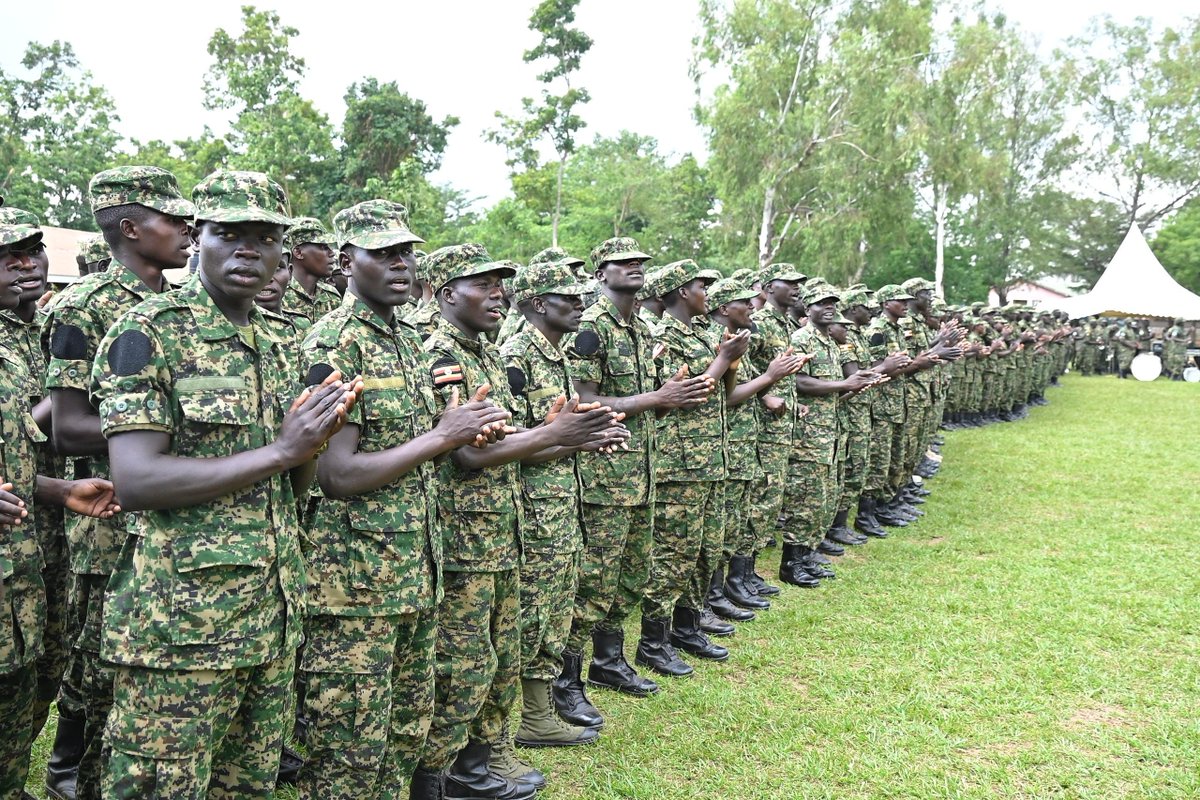 NamubiruRashid9's tweet image. Gen. Muhoozi Kainerugaba (@mkainerugaba) met with UPDF commanders in Gulu to assess operations in South Sudan &amp;amp; DRC. He encouraged troops to remain disciplined and healthy. 🇺🇬 #UPDF