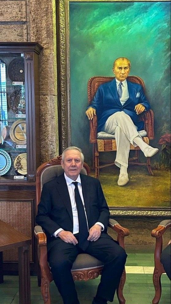 Babalar evlatlarına küsmezler. Babalar günün kutlu olsun.