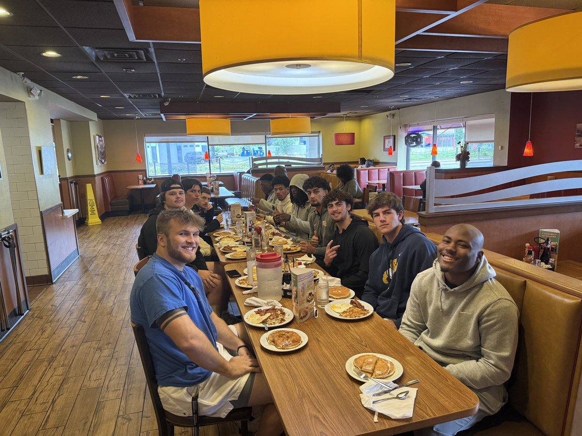 Enjoying a great morning having breakfast with Team Relentless! <a href="/CSPBearsFB/">CSP Golden Bears Football</a> <a href="/HamerLevy/">Levy</a>
