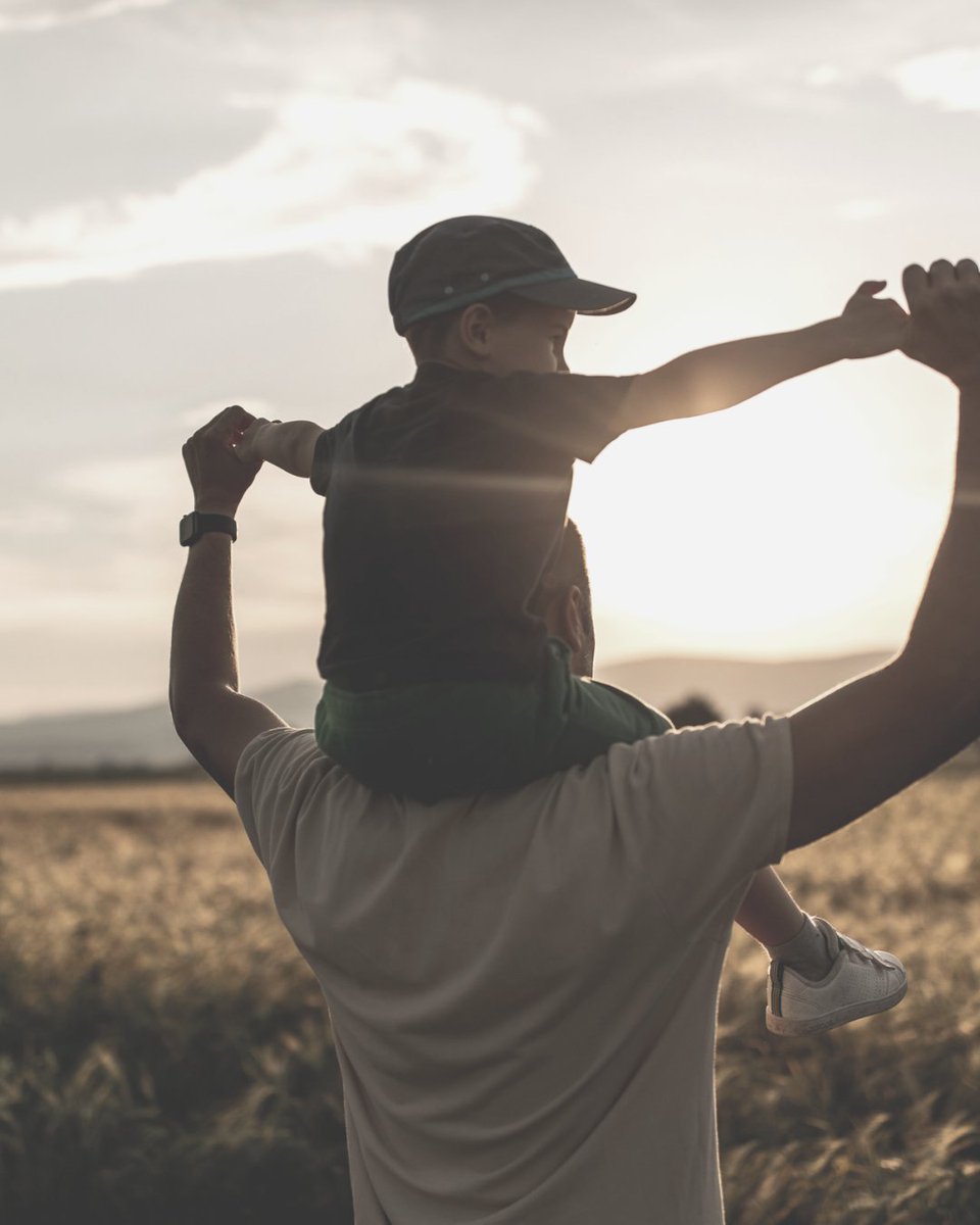 Single-parent families/families form a substantial part of Canada's homeless population. Today, we wish all dads a happy #fathersday and also recognize the importance of preventative programs and services needed to address family homelessness.