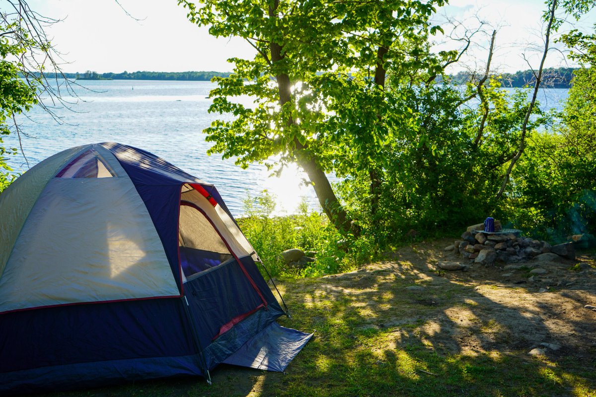You haven’t really camped in Ontario until you’ve woken up here ⛺
Long Sault Parkway serves up sunrise views you’ll never forget, with waterfront sites just steps from the St. Lawrence River.
Book your site: stlawrenceparks.com/to-do/get-outd… 
Photos: @stlawrenceparks
 #OntarioCamping