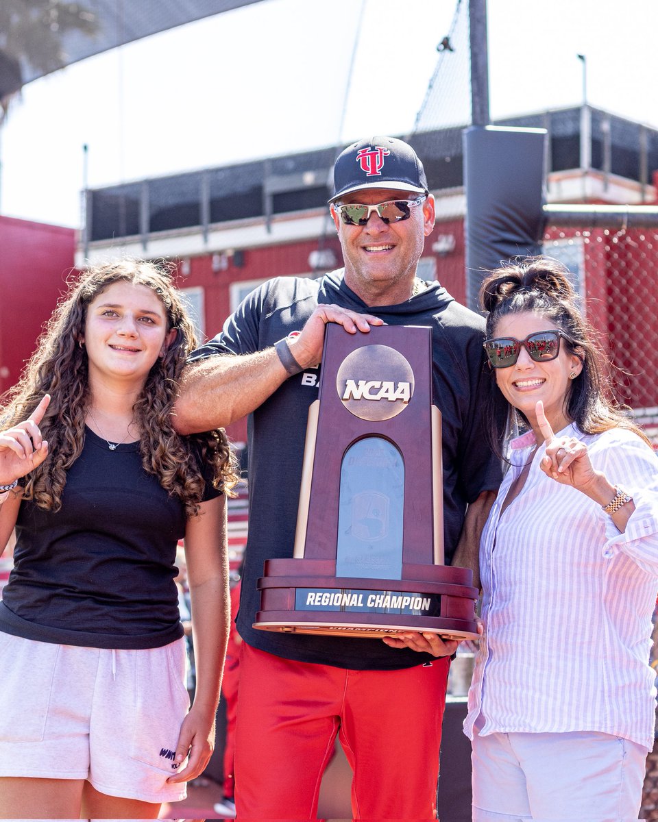 Behind every great team are coaches who believes in family first. Happy Father's Day! 🏆❤️

#TampaBaseball⚾️ #StandAsOne🛡️