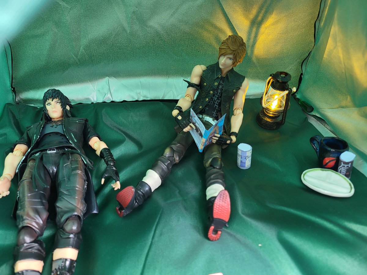 ClairCoult's tweet photo. I saw this nylon cat bed on t3mu and it game me an idea.

I used #Flagrum to search the game files, did some printing, and...  

The Bootleg Bros went camping! 🏕️

#FFXV #FF15 #FinalFantasyXV #BootlegBros #Camping #CampingAgain #Noctis #Prompto #Ignis #Gladio https://t.co/eeHNyxqRNG