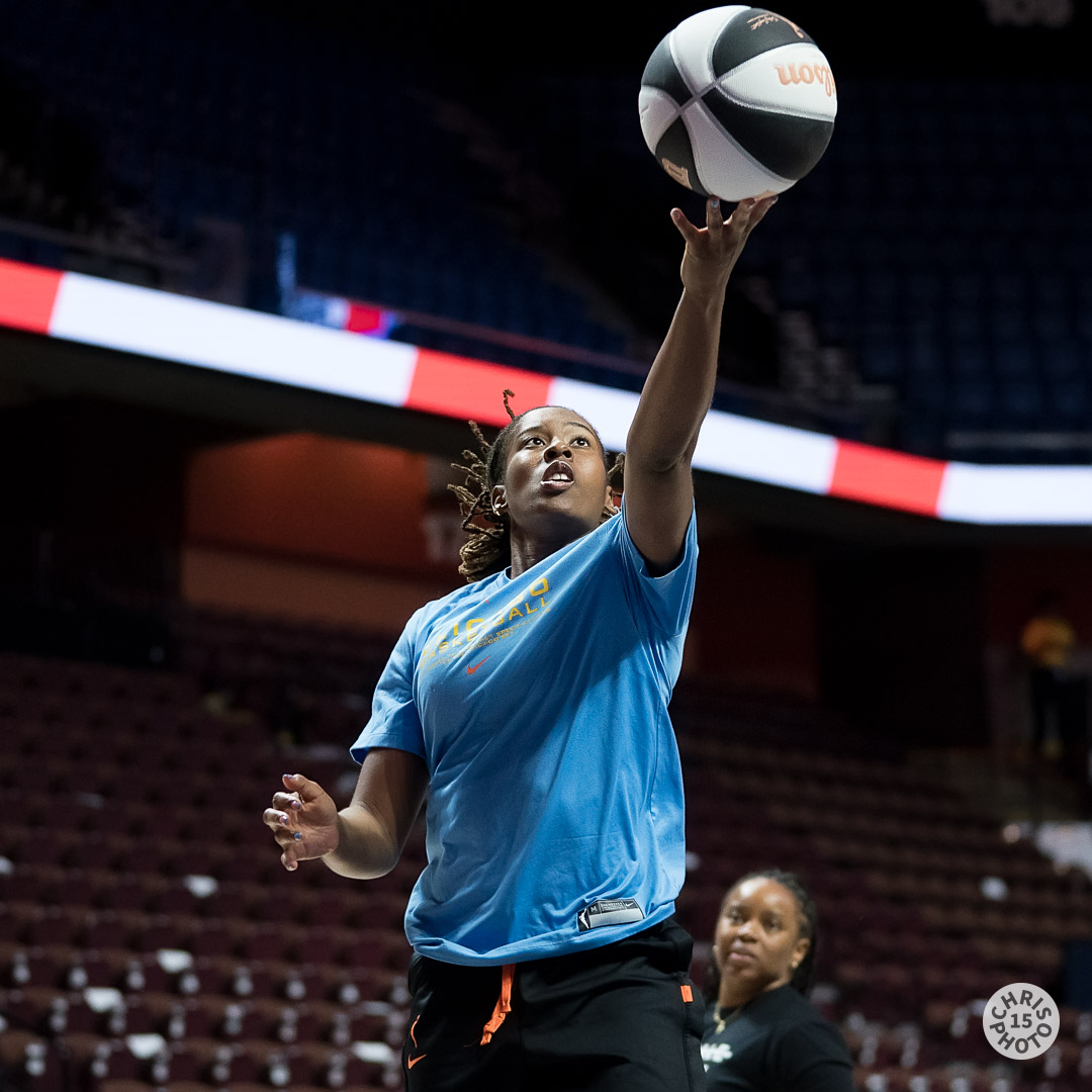 chrisphoto15's tweet image. The @chicagosky and the @ConnecticutSun are warming up at @MoheganSun arena for today's #WNBA matchup. Tip-off at Noon on @CBSSports