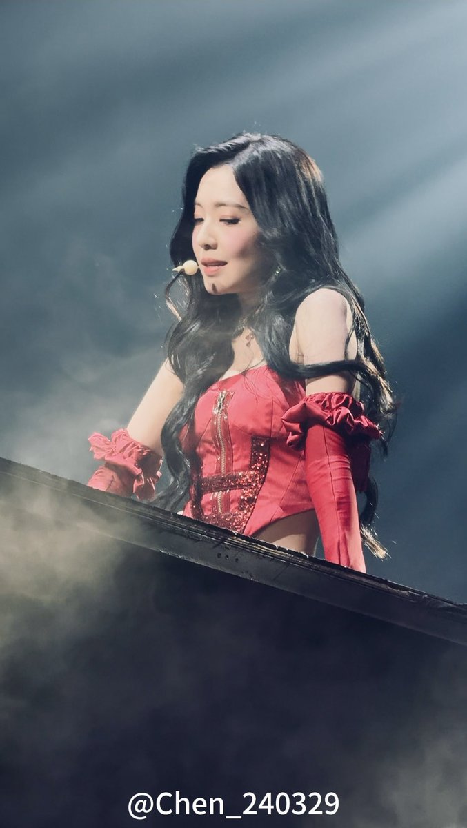 Chen_240329's tweet photo. 🥵mother
#IRENE
#아이린 https://t.co/g8MwgciUhJ