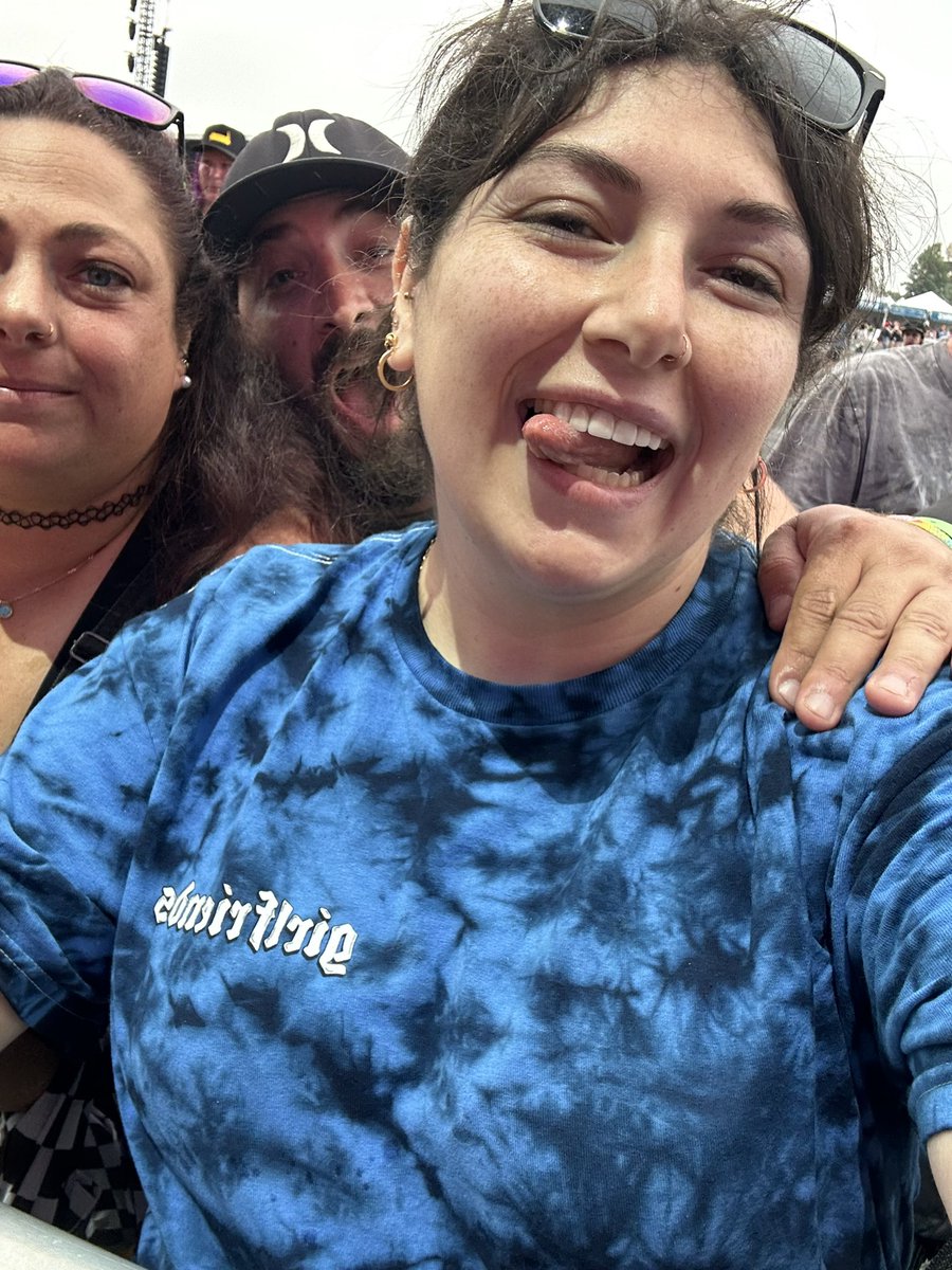 Front and center for <a href="/girlfriendsxo/">girlfriends</a> with new merch on!! <a href="/travismills/">holytravis</a> <a href="/nickgross/">Nick Gross</a>