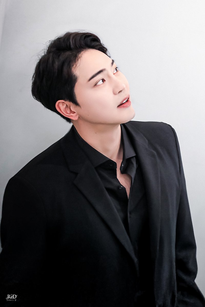 Re__D__pic's tweet photo. 250615 밤 뮤지컬 구텐버그 어셔 이벤트
장지후 배우님

#구텐버그 #장지후 https://t.co/c8Jd1EK5iA