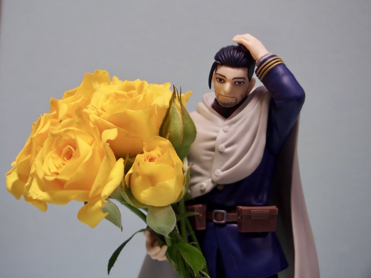 764w_v's tweet image. 父の日（あぁまた遅刻💦）

黄色のバラの花言葉🌹
「献身」「平和」「幸福」「温かさ」とある一方、「嫉妬」や「愛情の薄れ」といったネガティブな意味もあるようで…

ピッタリなお花にご機嫌之助💐

ちなみにつぼみにも意味があります
良かったら調べてみて😛