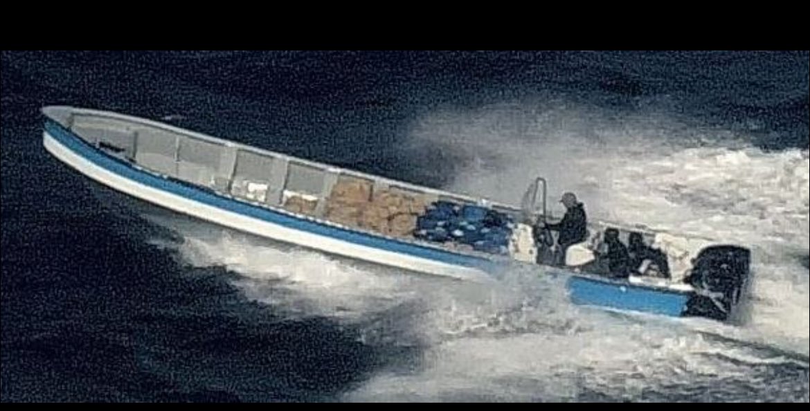 SylvensMetayer's tweet image. 🚨 MAJOR BUST! Our P-3 Aircraft crew spotted a suspicious target south of the Dominican Republic on Monday. Quick action with a Partner Nation led to the interdiction of the go fast vessel and seizure of 3,200lbs of #Cocaine. Another win for #BorderSecurity! #ProtectingAmerica