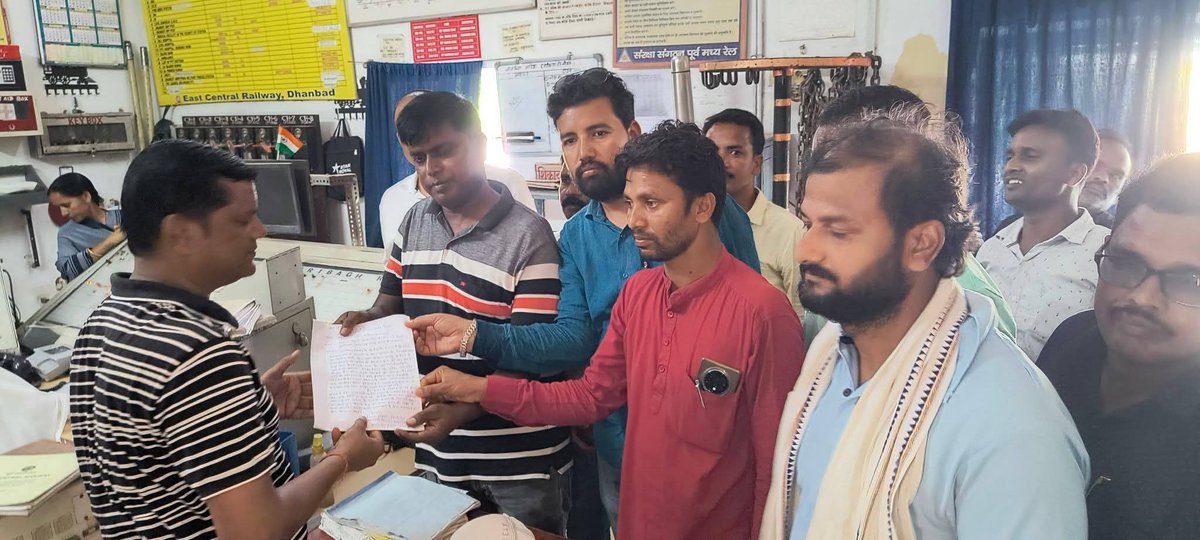 गिरिडीह (झारखंड) के सरिया में बहुप्रतीक्षित रेल ओवर ब्रिज का निर्माण कार्य बंद होने के खिलाफ आरवाईए ने सड़को पर उतर किया जोरदार प्रदर्शन।

ओवरब्रिज निर्माण कार्य शुरू नहीं होने पर रेल चक्का जाम करने का दिया गया अल्टीमेटम।