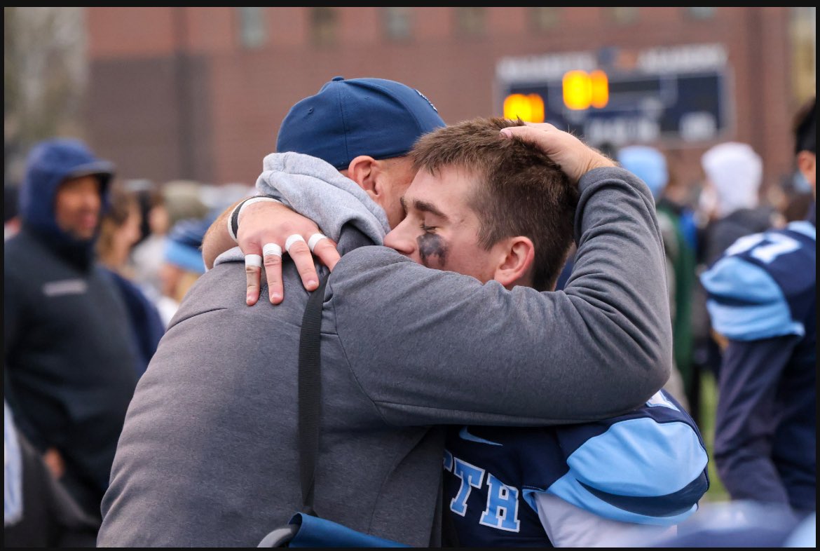 Happy Father’s Day to the best coach , dad , and friend. Thank you for all the amazing things you have taught me. I love you dad !! 😘👊