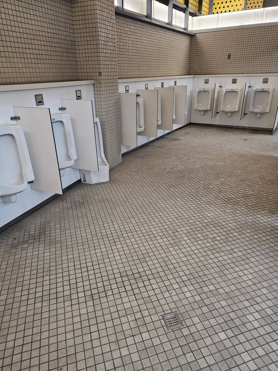 神秘的地方
好適合站滿白襪全裸男