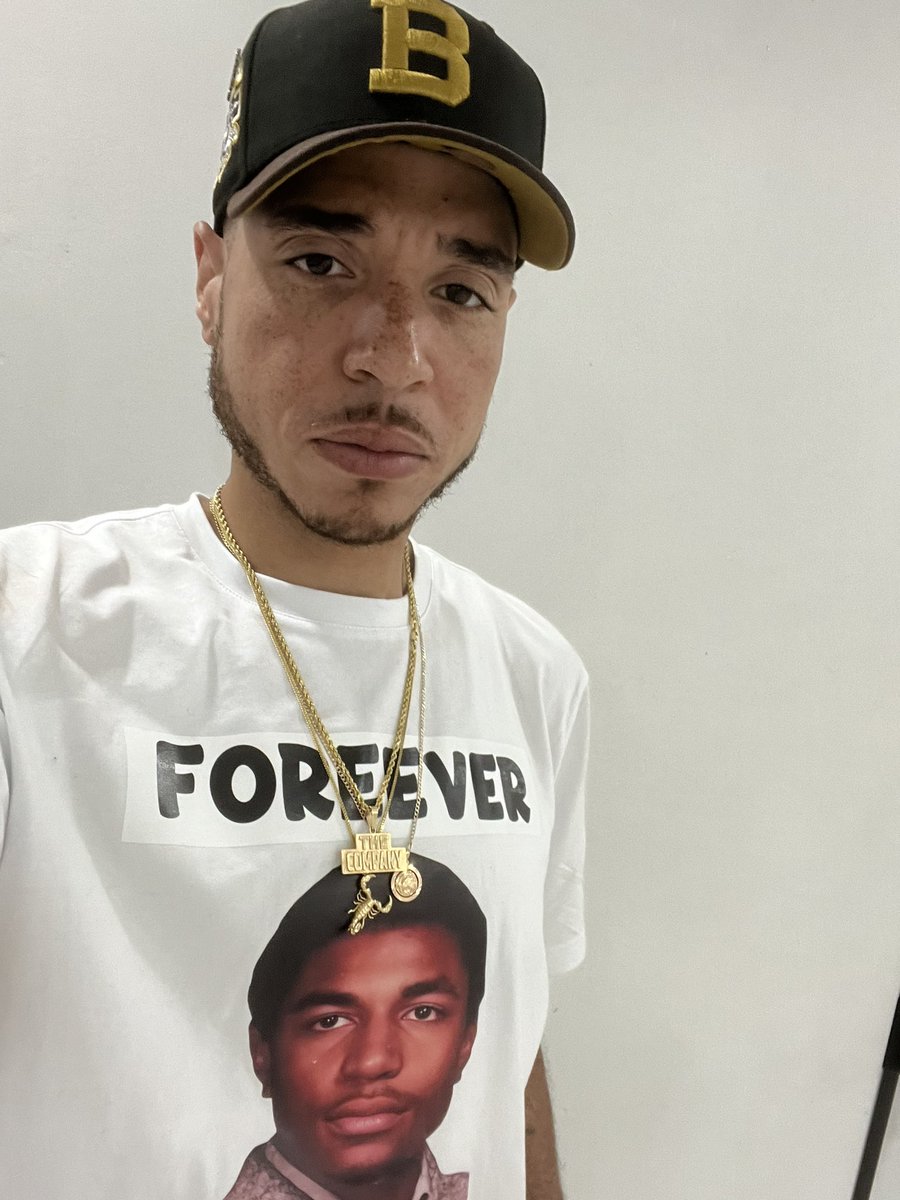 TheManWithESPN's tweet photo. #FOREEVER🙏🏼🕊️
Happy Father’s Day🎉
Daddy…
I Love You My G🤍
Gone But Never Forgotten📜
Spend This First One Partying With Jam Master Jay🎵🎧 https://t.co/7qro4lqXTm
