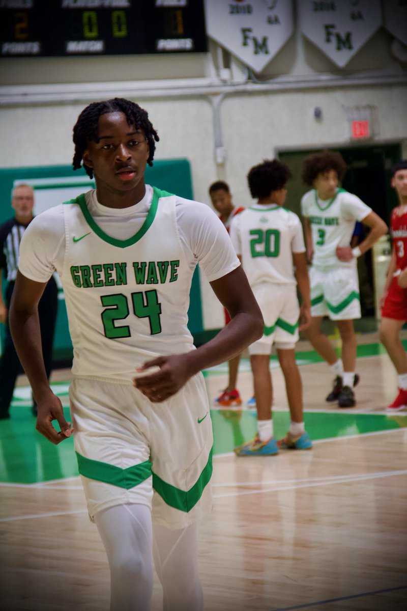 ⏰College coaches here is some ways to contact me on the first day of recruiting for the class of 2027 ⏰ 

Email: Jonathanburton5946@gmail.com

Cell: (2392976115)

My mothers cell: (2398225470)