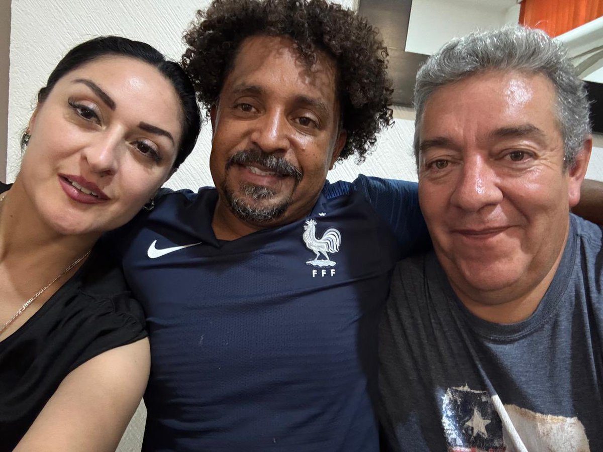 efabian68's tweet photo. @DavidPraDino  saludos a Ely y a Chando que nos visitan en Xochitepec y estamos escuchando  @ERADINOSAURIO https://t.co/lu86sEmFbS