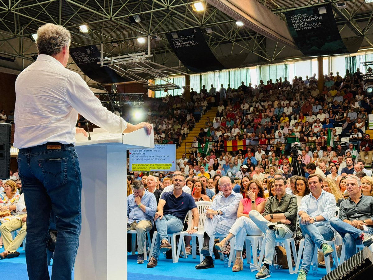 Rincón de la Victoria ha estado presente esta mañana en el multitudinario mitin del Partido Popular celebrado en Carranque, bajo el lema #MálagaPorLaDemocracia.