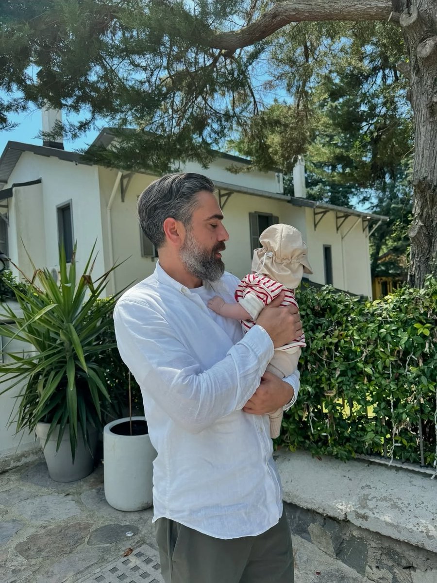 Neslihan Atagül'den eşi Kadir ve oğlu Aziz için Babalar Günü'nde Instagram paylaşımı🧿

#NeslihanAtagül || #KadirDoğulu