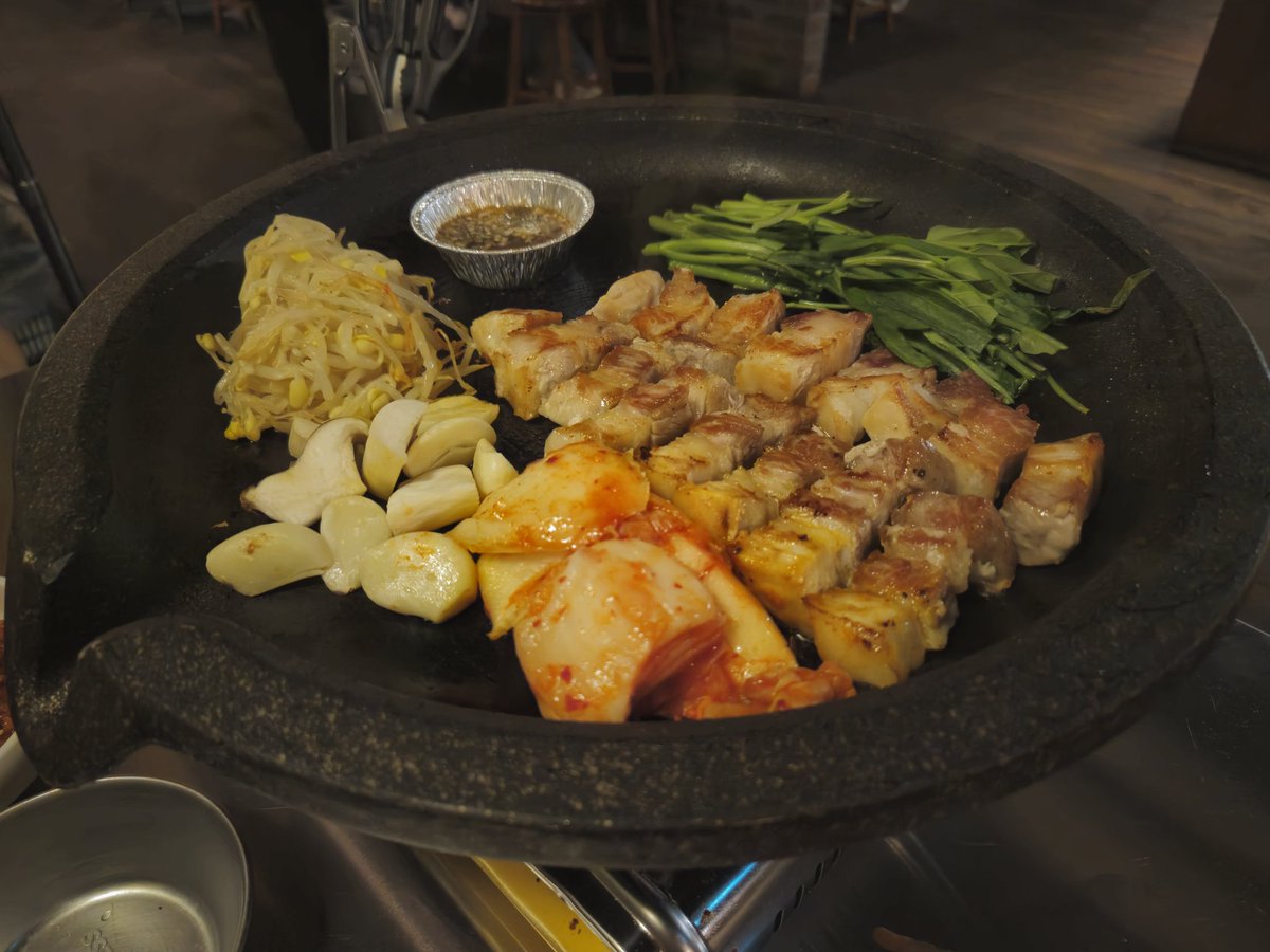 みさとちゃん(<a href="/mimisa1003/">Mi𖤐 ̖́-</a>)にお誘いいただいて、最終日に<a href="/KPOPcafe_COLORS/">K-POP cafe COLORS</a>さんに🙌🏻
シクさんのとこも行けて、いっぱい食べて飲めて幸☺️
いつもありがとう🫶🏻