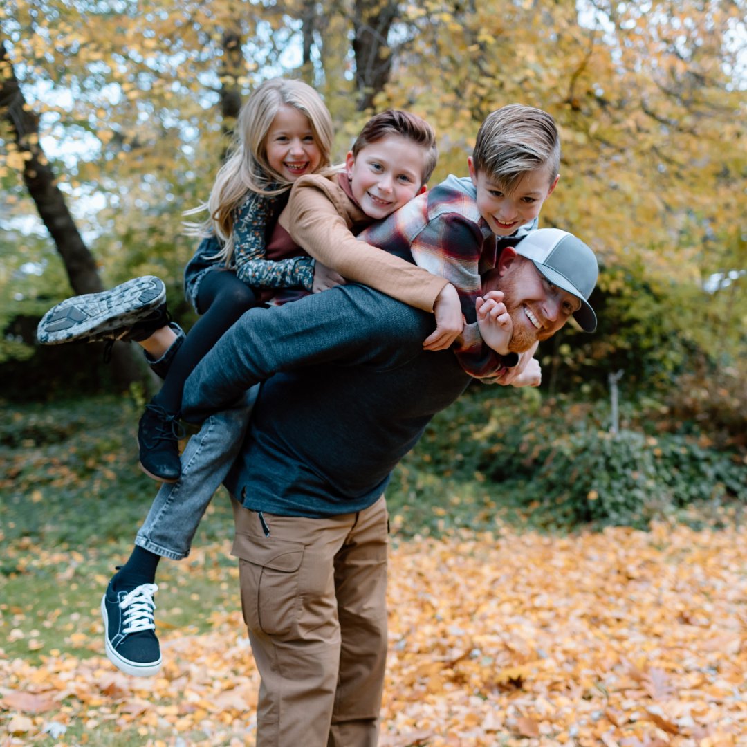 They teach patience, focus, and how to keep your eye on the target. This Father’s Day, we’re celebrating the dads who pass down more than skills… they pass down a legacy.

Happy Father’s Day from all of us at Saunders Archery. 💚

#FathersDay #ArcheryDad #SaundersArchery