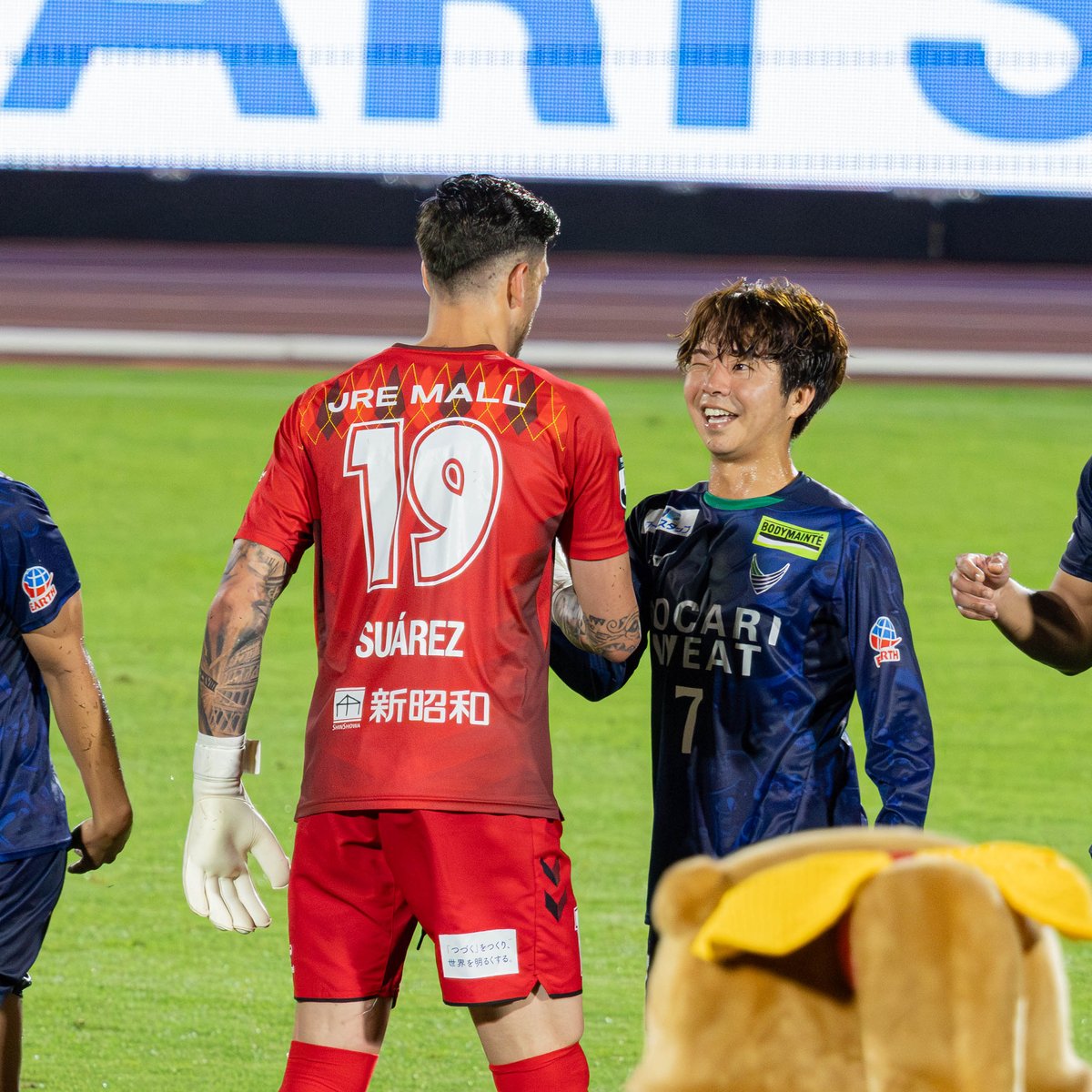 spocafevortis's tweet photo. 試合後のこうゆう姿はホントに微笑ましい☺️
ホセは多くの人に愛されてたよね
フクアリでの再戦を楽しみに
#vortis 
#ホセアウレリオスアレス https://t.co/1RdmNDrnS9