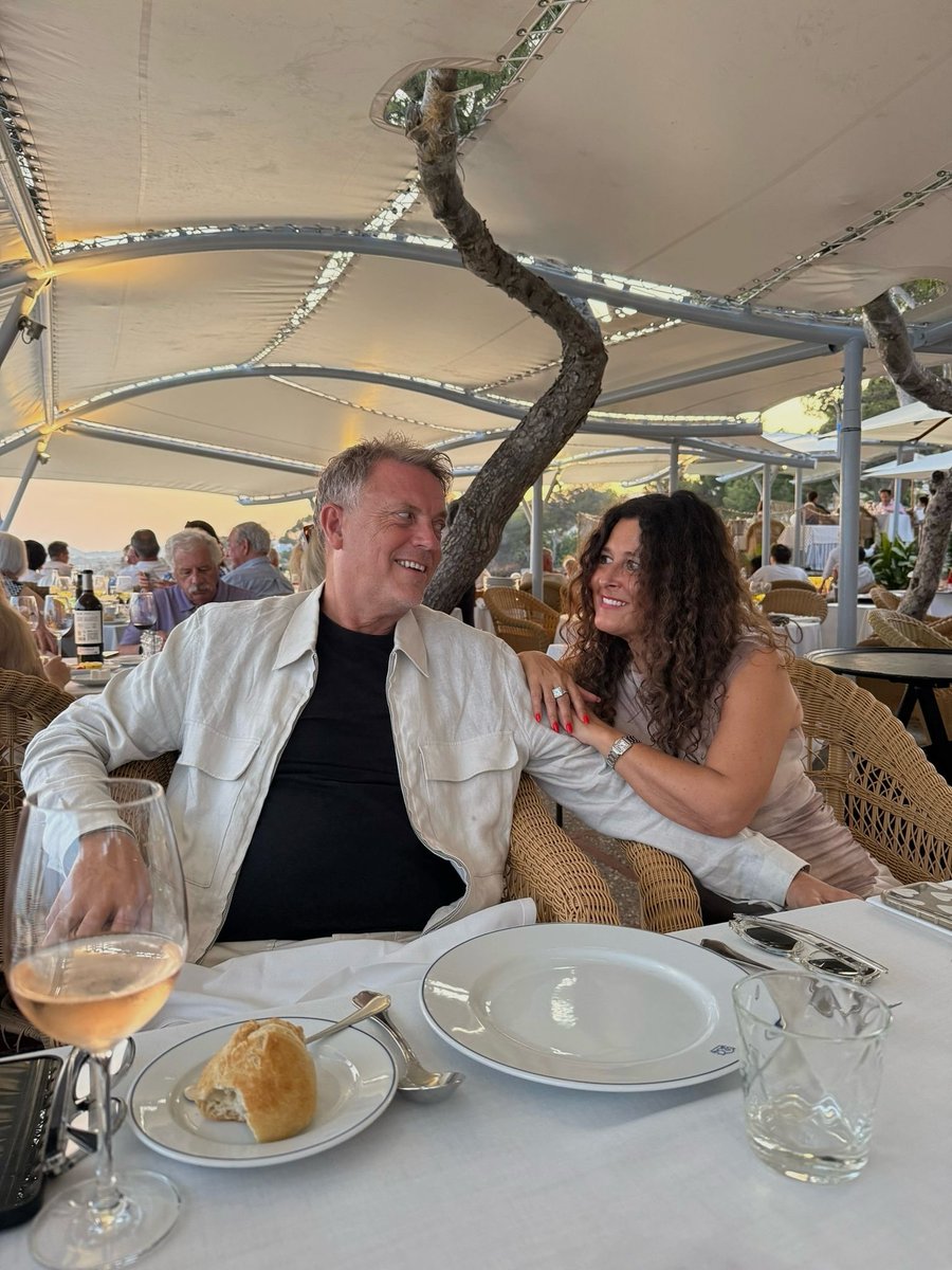Dad: My first hero, my forever friend and the one who taught me strength, love and kindness.
Happy Father's Day!🥰