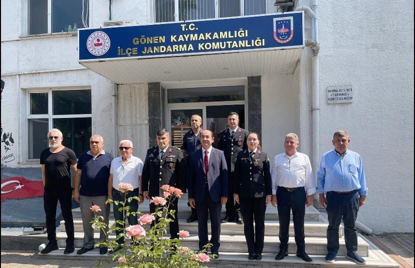 Yönetim Kurulu Başkanımız İsmail MUTLU ve Meclis Başkanımız Yusuf ÇETİNKAYA, Jandarma Teşkilatının 186’ncı kuruluş yıl dönümü dolayısıyla İlçe Jandarma Komutanı Binbaşı Ethem GÖKBOĞA ve Jandarma personelini ziyaret etti.
