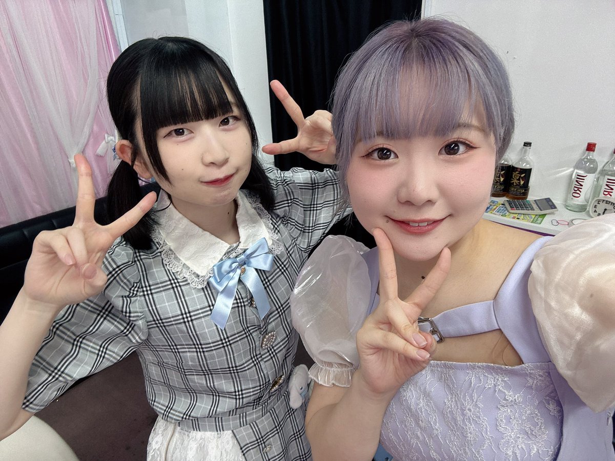 リボン･セシボン もゆちゃん！！

佐野から回しで来てくれてアフターパーティーまで居てくれて､
遅くまでイベントに付き合ってくれて感謝の気持ちでいっぱい…

バタバタで色んなことがあったけど､楽屋に来るともゆちゃんがいつも見てくれててつっこんでくれたりもゆちゃんと話して安心するの❣️😭