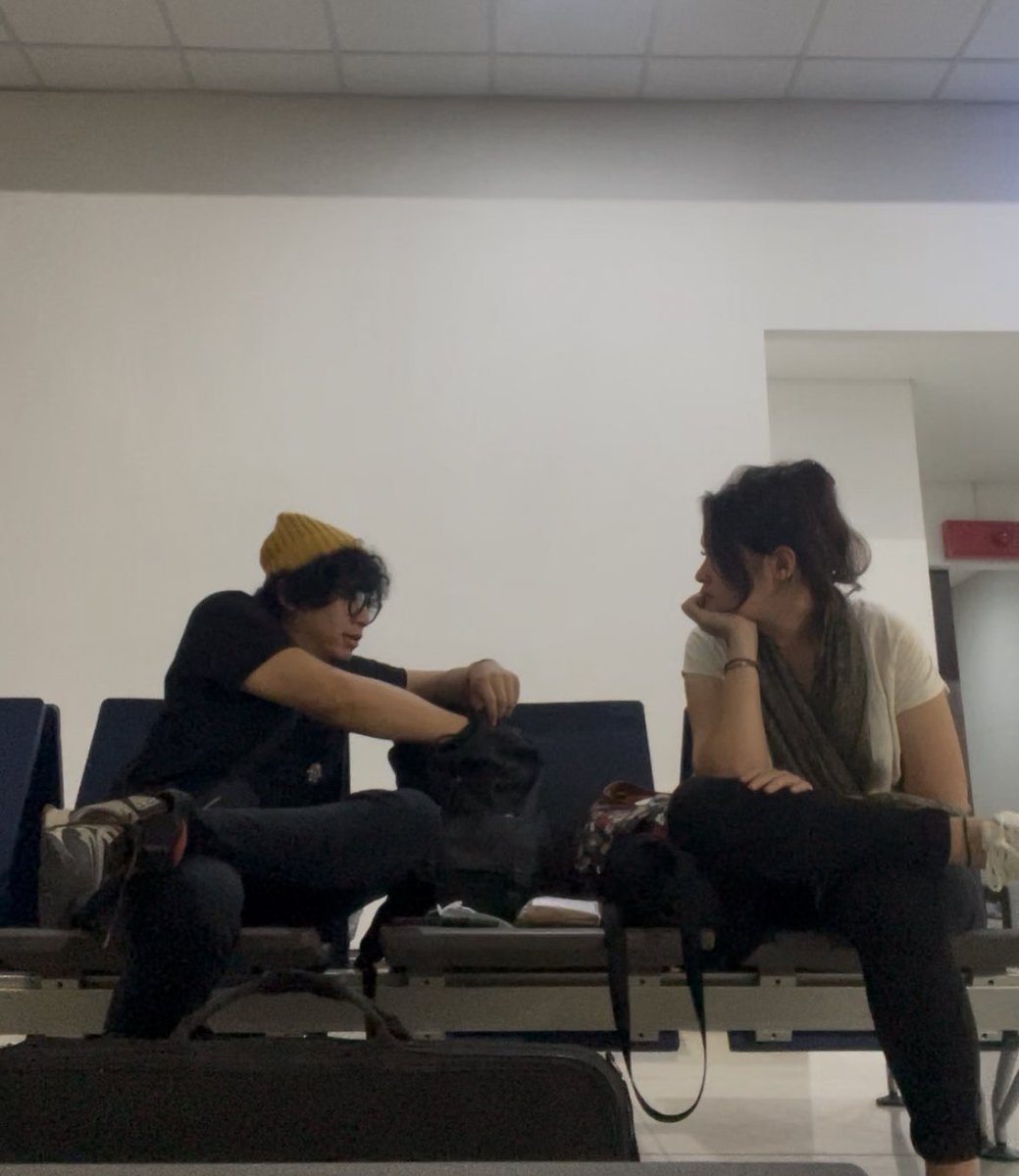 wakeupiris's tweet image. Berangkat dulu, tugas negara