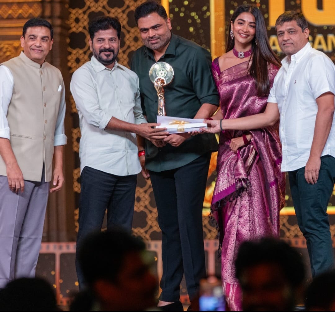 Vamshi Paidipally (@directorvamshi) on Twitter photo Receiving The #TGFA award for #Maharshi as the 1st Best Film for 2019 fills in a sense of Pride and Happiness.
Sincere Thanks to the Government of Telangana and The Honourable CM Sri <a href="/revanth_anumula/">Revanth Reddy</a> Garu.
This belongs to the Team Of #Maharshi.
<a href="/urstrulyMahesh/">Mahesh Babu</a> Sir 🤗 Receiving The #TGFA award for #Maharshi as the 1st Best Film for 2019 fills in a sense of Pride and Happiness.
Sincere Thanks to the Government of Telangana and The Honourable CM Sri <a href="/revanth_anumula/">Revanth Reddy</a> Garu.
This belongs to the Team Of #Maharshi.
<a href="/urstrulyMahesh/">Mahesh Babu</a> Sir 🤗