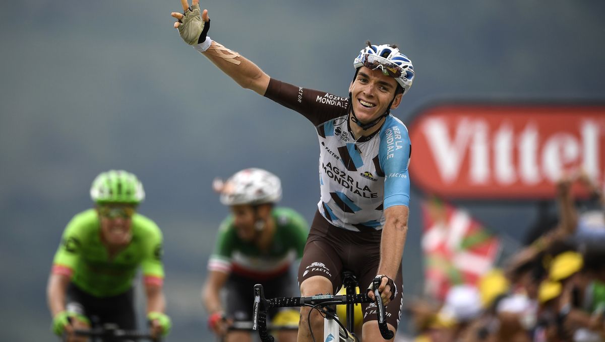 Styros (@styroscyclisme) on Twitter photo Ce monsieur est donc à la retraite.
On a pour beaucoup d'entre nous, commencer à suivre le vélo quand il était à ses débuts, ça fait bizarre 🥹
Tellement de 2e place sur les plus belles courses du monde, il en aurait mérité 1 à la hauteur de sa carrière..
Merci <a href="/romainbardet/">Romain Bardet</a> Ce monsieur est donc à la retraite.
On a pour beaucoup d'entre nous, commencer à suivre le vélo quand il était à ses débuts, ça fait bizarre 🥹
Tellement de 2e place sur les plus belles courses du monde, il en aurait mérité 1 à la hauteur de sa carrière..
Merci <a href="/romainbardet/">Romain Bardet</a>