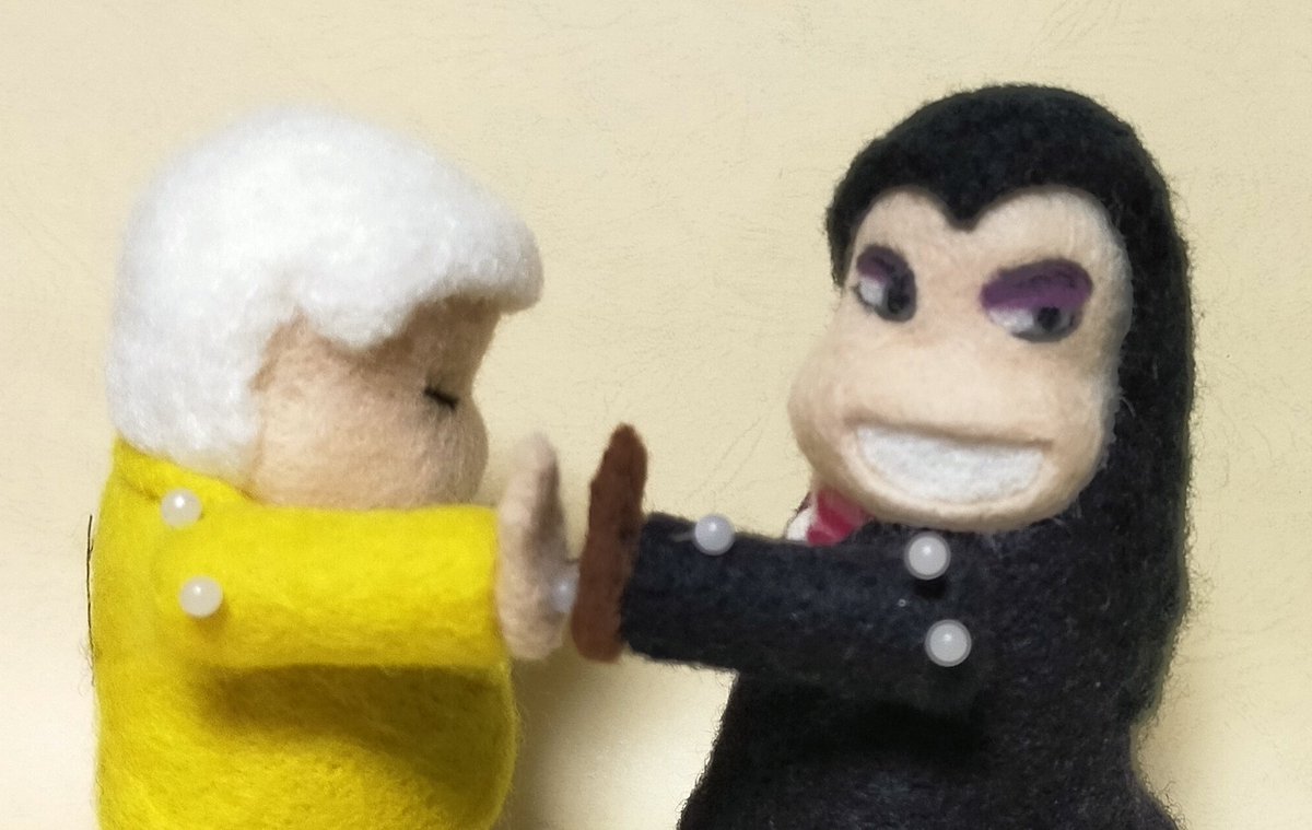 takebon11's tweet image. 羊毛パタリロ進捗。
相変わらずペースは上がりませんが、進んでいます。パタリロの目は入れたけど、見えない口はどうするべきか…
バンコランはまだ毛量不足。なのでバンコランというよりは、北大路欣也っぽいかも…
#羊毛フェルト
#パタリロ