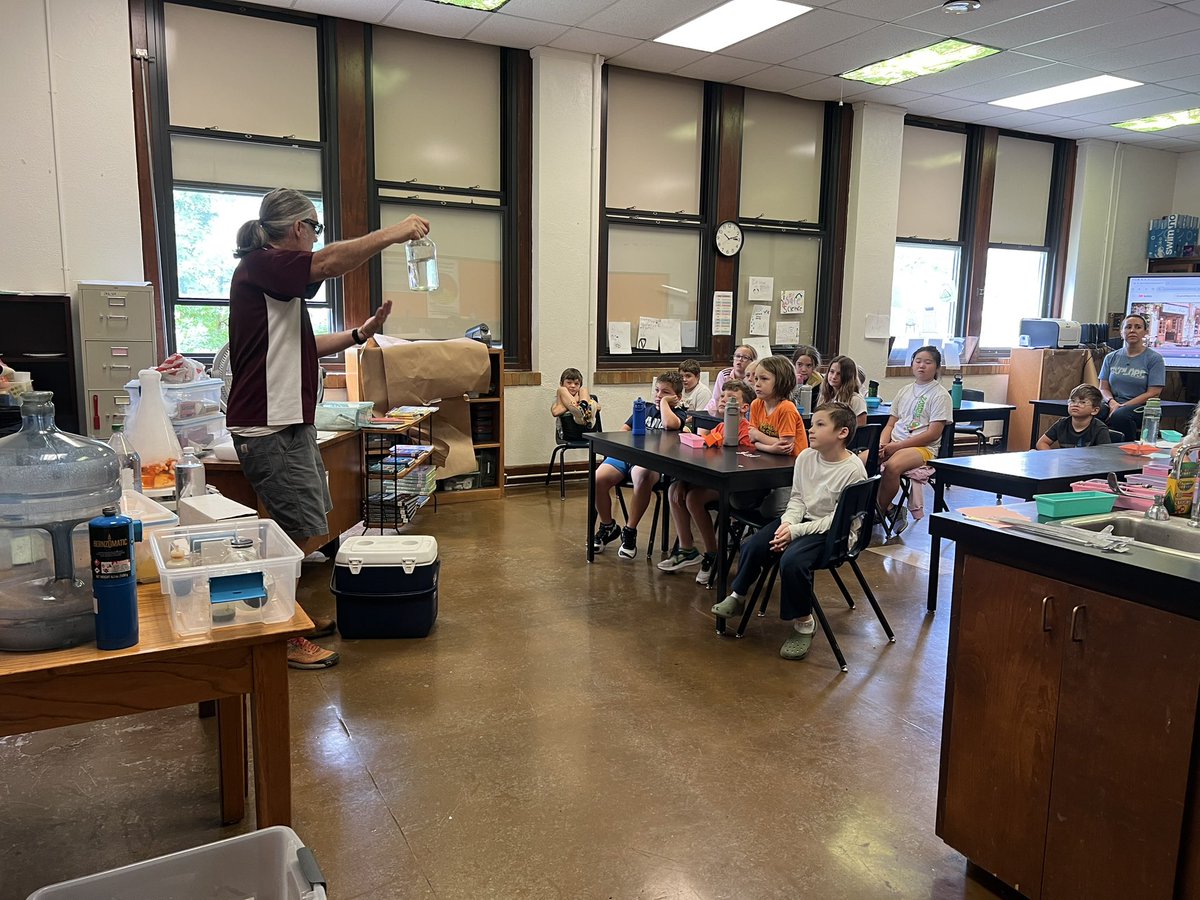 EliciaLigon's tweet image. Always love when Dr. Meints comes to visit @PhelpsCenter! #spsexplore