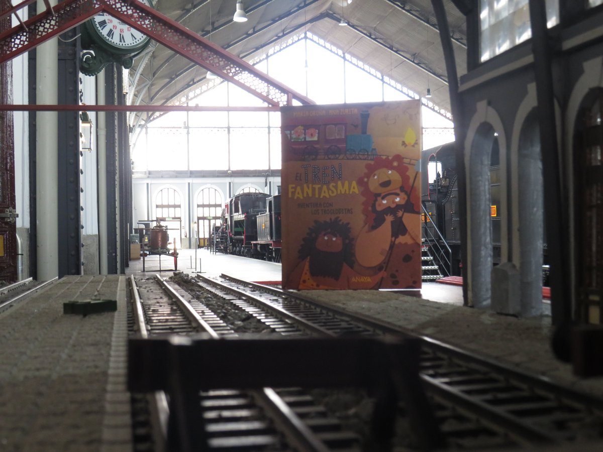 Museo del Ferrocarril (@m_ferrocarril) on Twitter photo 📚 #LibrosyTrenes 🚂
📕 'El tren fantasma' (Aventura con los trogloditas), <a href="/anayainfantil/">Anaya Infantil</a>, 2025
✍️ <a href="/maria_oruna/">María Oruña</a> / <a href="/AnaZuritaIlust/">Ana Zurita</a>
📖👉mariaoruna.com/el-tren-fantas… 📚 #LibrosyTrenes 🚂
📕 'El tren fantasma' (Aventura con los trogloditas), <a href="/anayainfantil/">Anaya Infantil</a>, 2025
✍️ <a href="/maria_oruna/">María Oruña</a> / <a href="/AnaZuritaIlust/">Ana Zurita</a>
📖👉mariaoruna.com/el-tren-fantas…