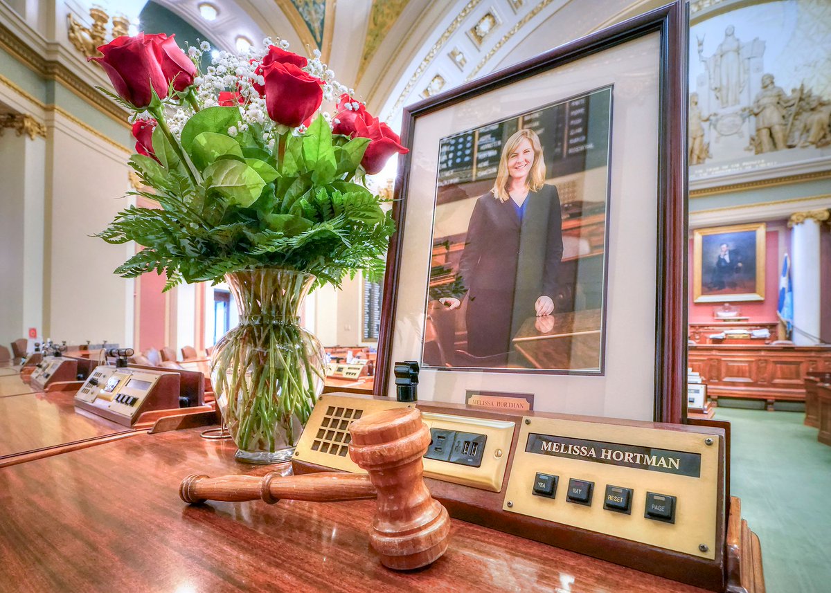 MNHouseInfo's tweet image. Flowers, a portrait and a gavel are placed on Speaker Emerita Melissa Hortman’s desk in the House Chamber June 14. The longtime lawmaker and her husband, Mark, were fatally shot in their Brooklyn Park home early Saturday morning.
📸 Andrew VonBank
#mnleg