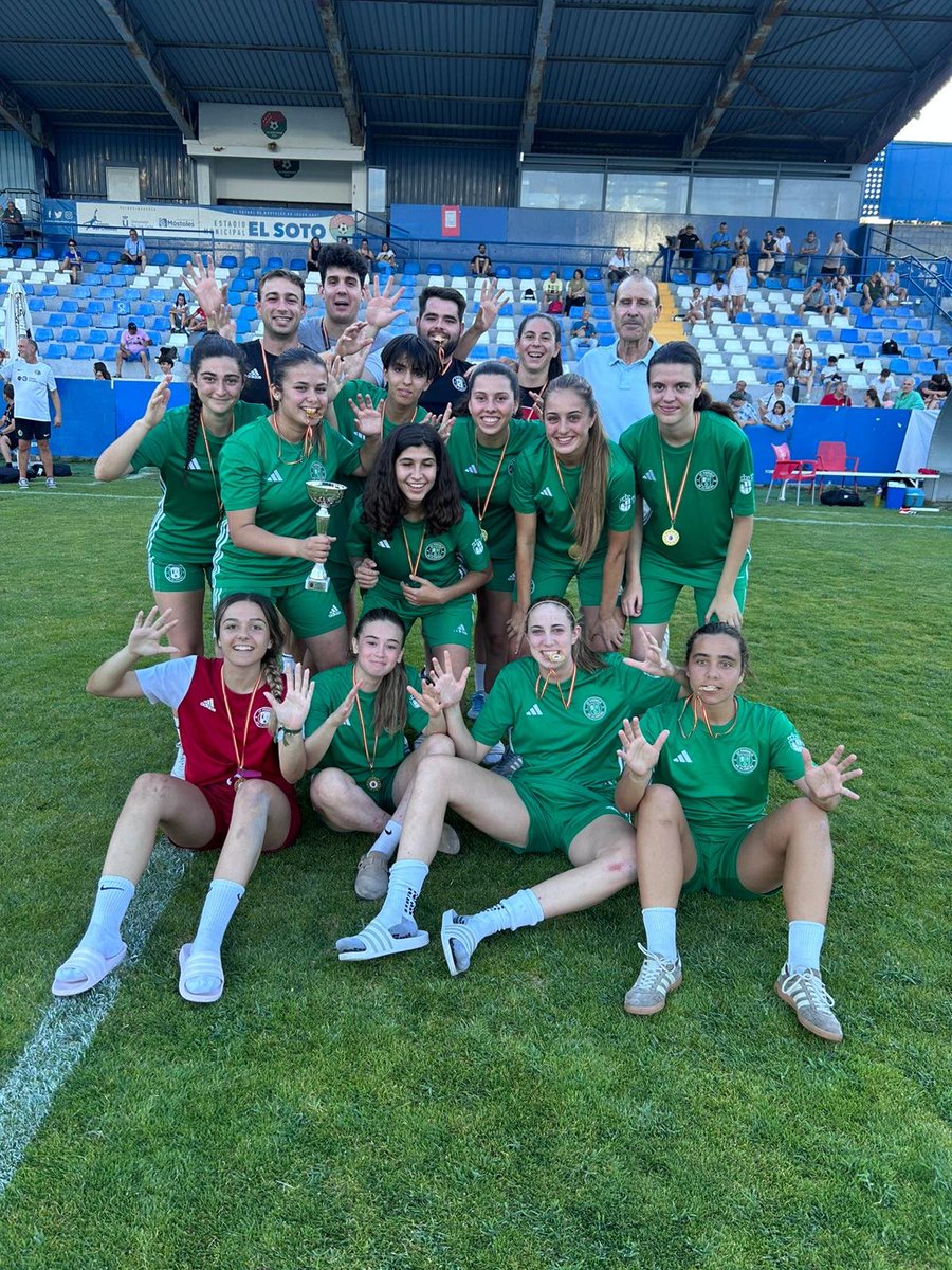CDMostoles's tweet photo. ¡Vaya torneazo el Estrella de Móstoles Femenino en categoría Juvenil! 🔥⚽
Gran nivel, partidazos y mucho futuro sobre el césped 🙌

🥇 Las campeonas: CD Móstoles URJC A
🥈 Segundo puesto para Getafe CF
🥉 Y el tercer lugar para CF Pozuelo

¡Enhorabuena a todas y gracias por el espectáculo! 💙💪
#TorneoEstrella #FútbolFemenino #Móstoles
