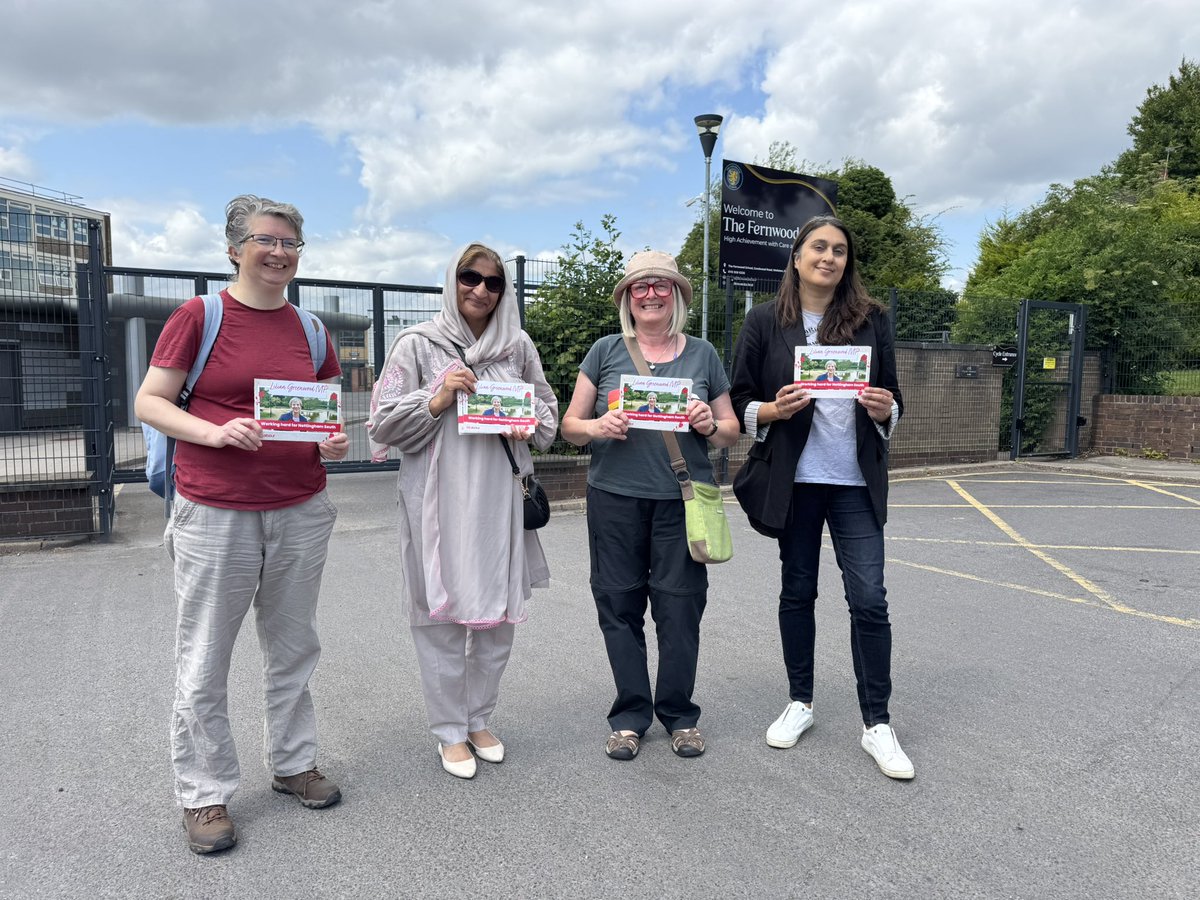 Sajidah's tweet image. Wollaton Councillors, @sajidah @Sheriff_Nottm & MP @LilianGreenwood & the Labour team were out & about today speaking to local residents & supporting them with issues.
We got a big 👍 for
🛣️ repairs to W’ton Rd
🧱 fixing the wall on W’ton Rd
🕳️ upcoming repairs to Arleston Dr