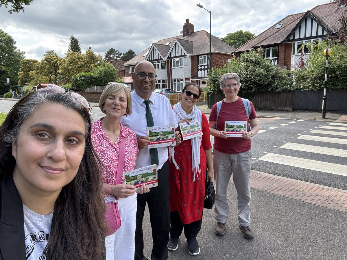 Sajidah's tweet image. Wollaton Councillors, @sajidah @Sheriff_Nottm & MP @LilianGreenwood & the Labour team were out & about today speaking to local residents & supporting them with issues.
We got a big 👍 for
🛣️ repairs to W’ton Rd
🧱 fixing the wall on W’ton Rd
🕳️ upcoming repairs to Arleston Dr