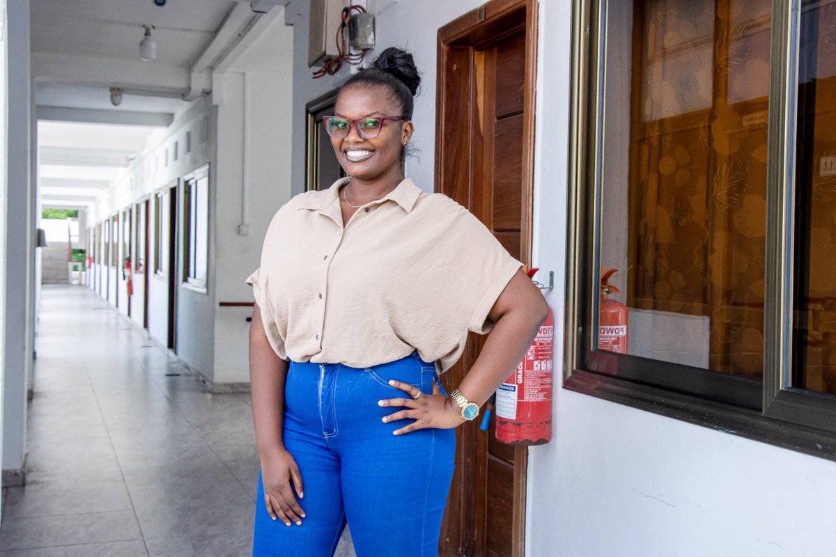 BigSteph52's tweet image. We didn’t win the match, but guess who still showed up looking cute 😄
Civil Service Week had me out there cheering like it was the World Cup.
Better luck next time, but today, I’m posting the win in vibes and pictures✨@mlgcragh 
#CivilServiceWeek#CheerSquadEnergy #MinistryVibes