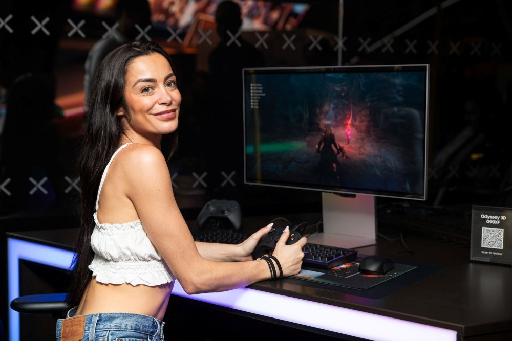 “It feels as though I’m literally part of the game! Particularly the way everything comes to life around me — the trees and their branches passing by. It’s the best 3D experience I’ve had.” - Quadrant streamer <a href="/RiaBish/">MARIA</a> commented on the Odyssey 3D gameplay in The First Berserker:
