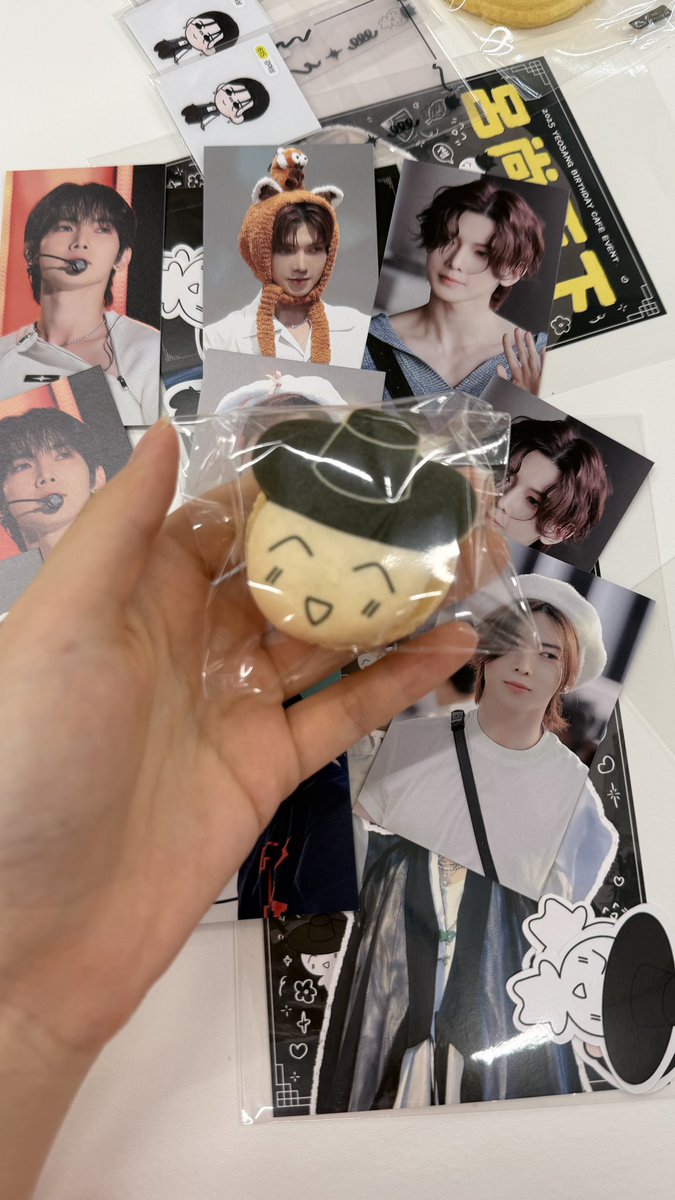 chocominteez's tweet photo. #헤헷선비탄신일축하드리옵니다 #조선말티즈_이리오너라 #엣헴
쾌적한 공간과 맛있고 귀여운 쿠키의 조합은 최고의 조합이죠🤭
헷천하 버터쿠키 또 먹고 싶쟈나🍪
독특하고 재밌는 소품들 또한 공간의 포인트 중 하나였어요!
덕분에 여상이의 생일을 더욱 즐겁고 특별하게 함께 축하할 수 있었답니다🥳 https://t.co/AW0S4d3qgo