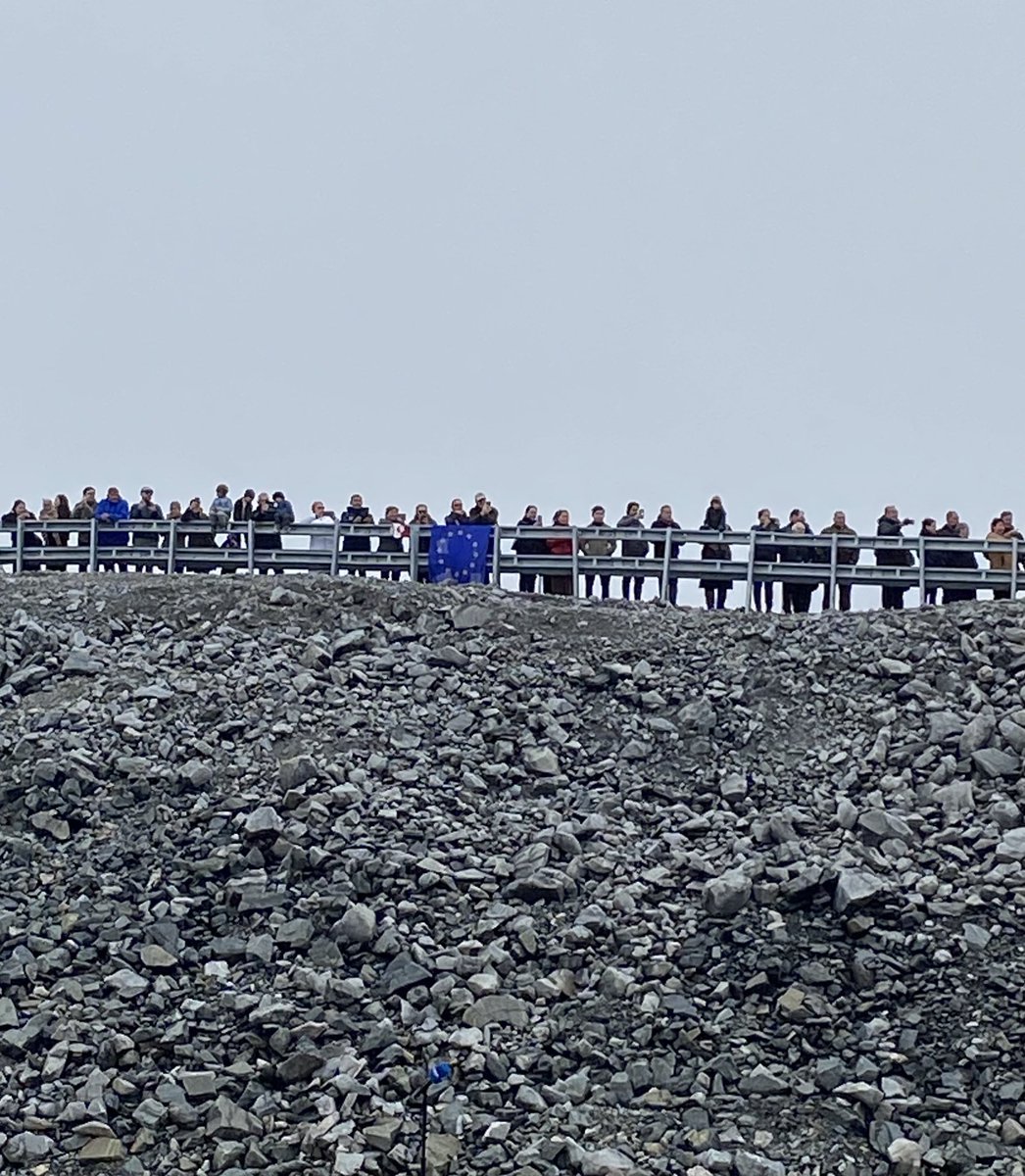 Onlookers in Greenland today welcoming Macron to Nuuk airport, with a message