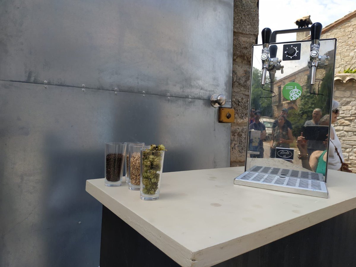 🎤 Avuí hem fet una visita guiada a Forès amb l’Associació La Vall del Corb, on han pogut gaudir i descobrir els racons únics del poble.
🍺 Tot seguit, hem realitzat una visita a la Cerveseria Gebrada. En Ramón Grau, fundador de l’obrador l’any 2020 a Forès. 
🙌🏻 Moltes gràcies.
