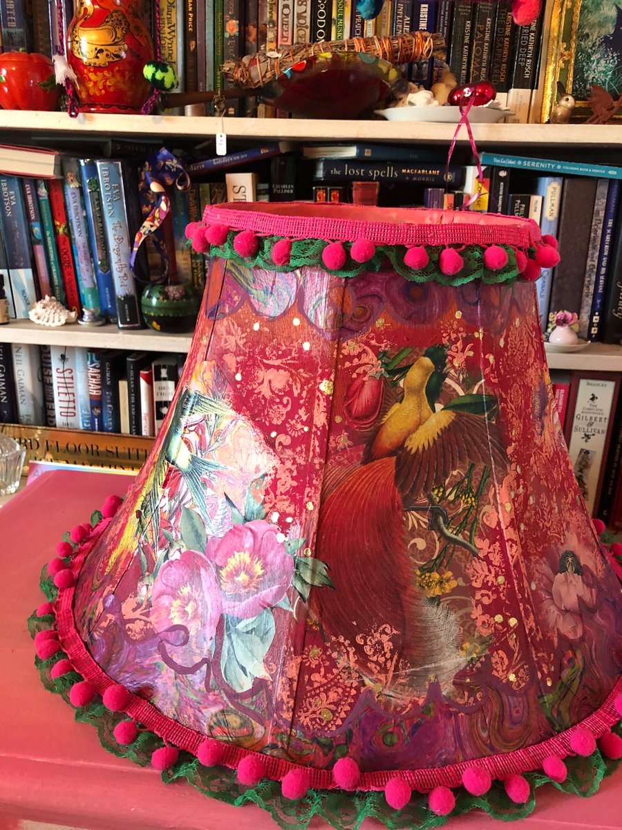 Have just done up this foofy  lampshade. So stooopid!