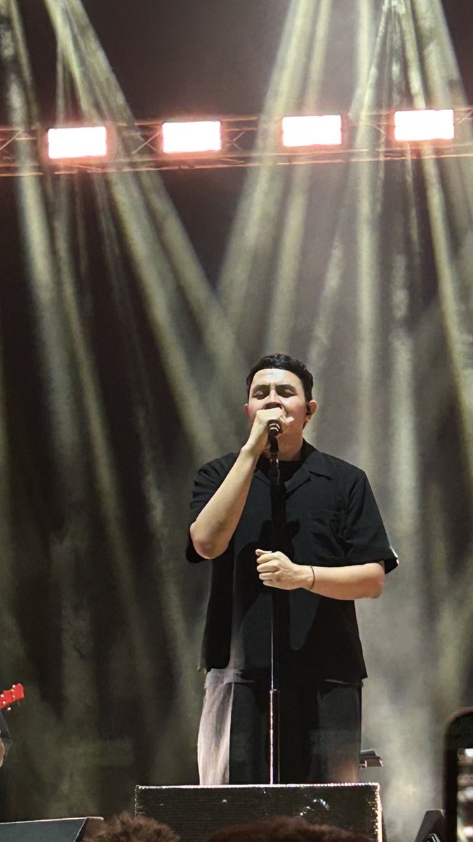 PutriUmmi's tweet photo. Lighting abang baguss banget, pas rony 😭😭😭😭😭😭 https://t.co/2UULs5Cq7M