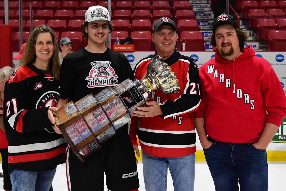 MJWARRIORS's tweet photo. Happy Father’s Day to all the incredible dads (and billet dads) of our players and in our organization 🖤 https://t.co/0OYN5ZuuXp