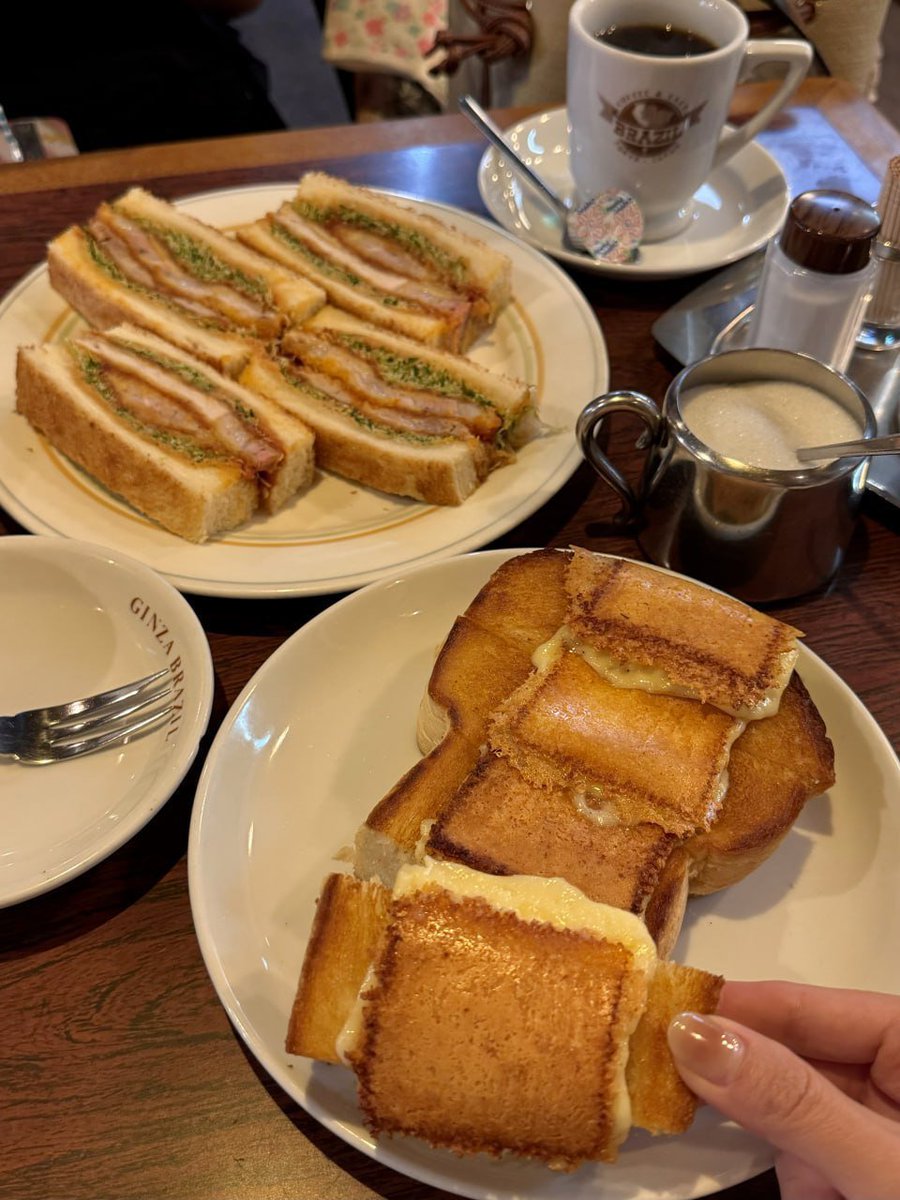VicoHarmawan's tweet image. Mornings, friends, and cheesy mushroom goodness ☕🥪 #PerfectStart